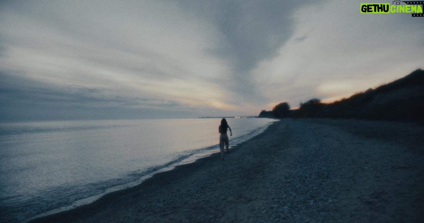 Taveeta Szymanowicz Instagram - stills from our little film "metamorphosis" — out now on @beyondtheshort ⭐️ link in bio x Creative Director:@taveeta DOP: @thepeterschnobb Producer: @madetotell Post Production: @thepeterschnobb First Assistant Camera: Jason Lin Production Assistant: @scottydynamo Hair, Makeup, Wardrobe: @jessgagliano Dancer/Choreographer: @taveeta Music: Spearfisher