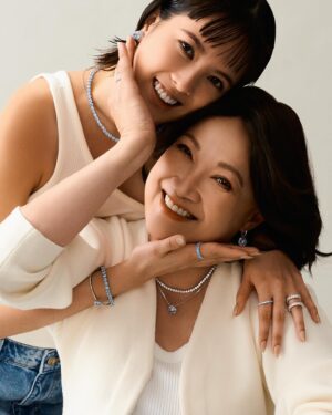 Tay Ying Instagram - Sparkling love for the woman who brightens every moment. Happy Mother’s Day to the jewel of our hearts 🤍

@Swarovski #swarovski #SwarovskiHyperbola #SwarovskiIdyllia #SwarovskiMatrix