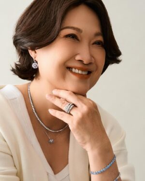 Tay Ying Instagram - Sparkling love for the woman who brightens every moment. Happy Mother’s Day to the jewel of our hearts 🤍

@Swarovski #swarovski #SwarovskiHyperbola #SwarovskiIdyllia #SwarovskiMatrix