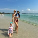 Taya Rogers Instagram – Grateful to be raising our babies barefoot by the sea the same way we were raised 🥰🫶🏽🏝️🌊💕 Happy Thai Children’s Day! 

ดีใจที่ลูกเราได้โตอยู่ใกล้ทะเลเหมือนเรา 🥰🏝️💕