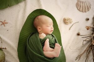 Taya Rogers Instagram - A little belated but swooning over these photos by @smalliestudio for Jaden’s 1st birthday 🥰🤩🫶🏽 He’s grown so much 🥹 I just need time to slow down a little - and for him to stop running so fast 😅 

Swipe for his newborn photos 🥹🥲

ใครอยากถ่ายรูปน่ารักน่ารักแนะนำ @smalliestudio  เลยค่ะ  ไม่เคยผิดหวัง 🥹🥰