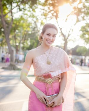 Taya Rogers Instagram - Happy Songkran 💦😊🩵 (aka Thai New Year!) wishing you a very joyful year ahead 🙏🏽 สุขสันต์วันปีใหม่ไทยนะคะ ขอให้ทุกคนมีแต่ความสุขความสบายใจตลอดปีนะค่า
