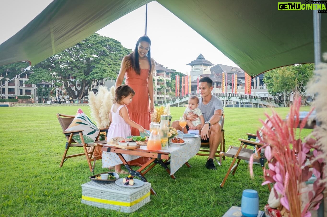 Taya Rogers Instagram - Such a wonderful day @lemeridienchiangrai 🥰 Mila loved our riverside picnic 🧺🌳 Can’t wait to explore Chiangrai 🏞️