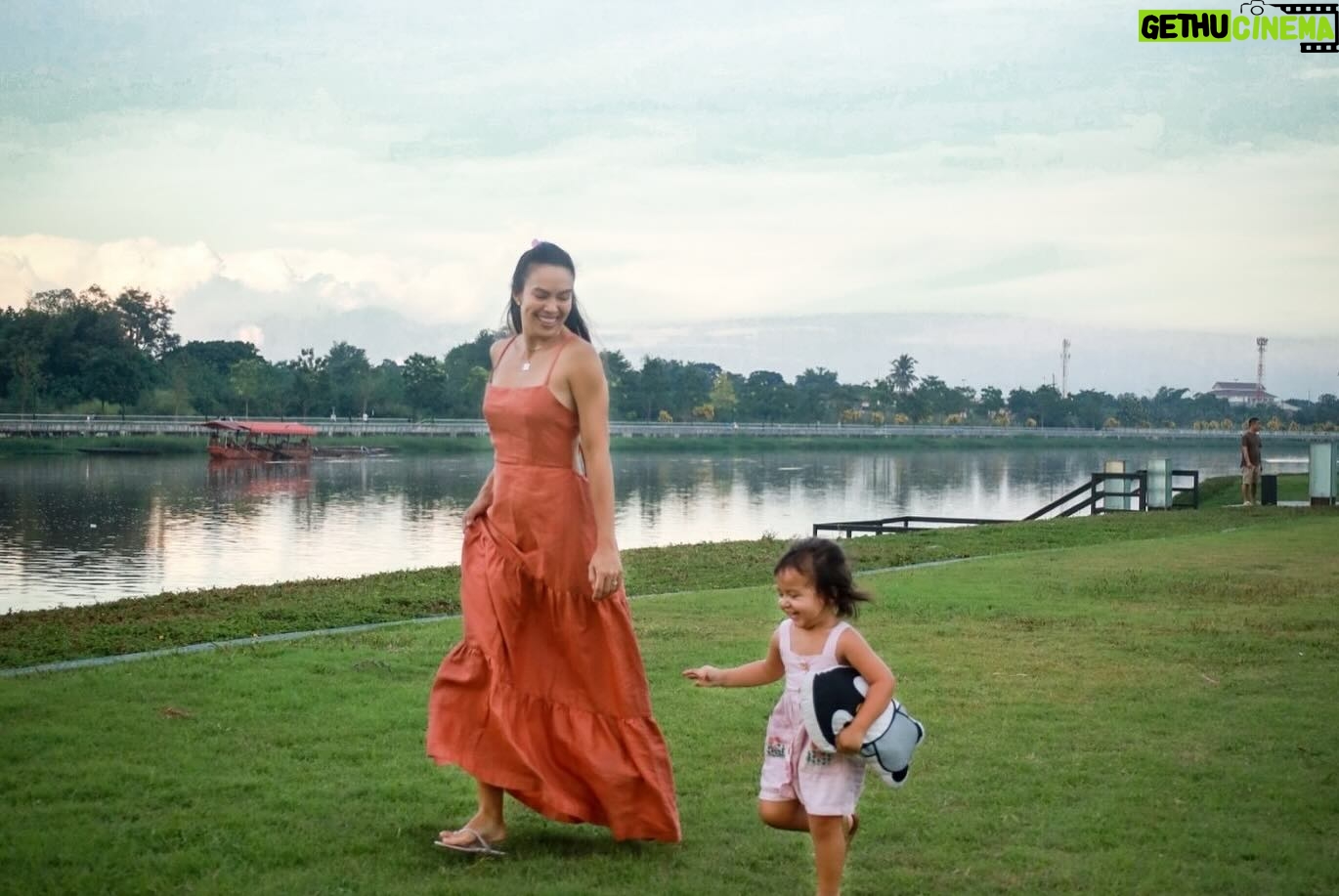 Taya Rogers Instagram - Such a wonderful day @lemeridienchiangrai 🥰 Mila loved our riverside picnic 🧺🌳 Can’t wait to explore Chiangrai 🏞️