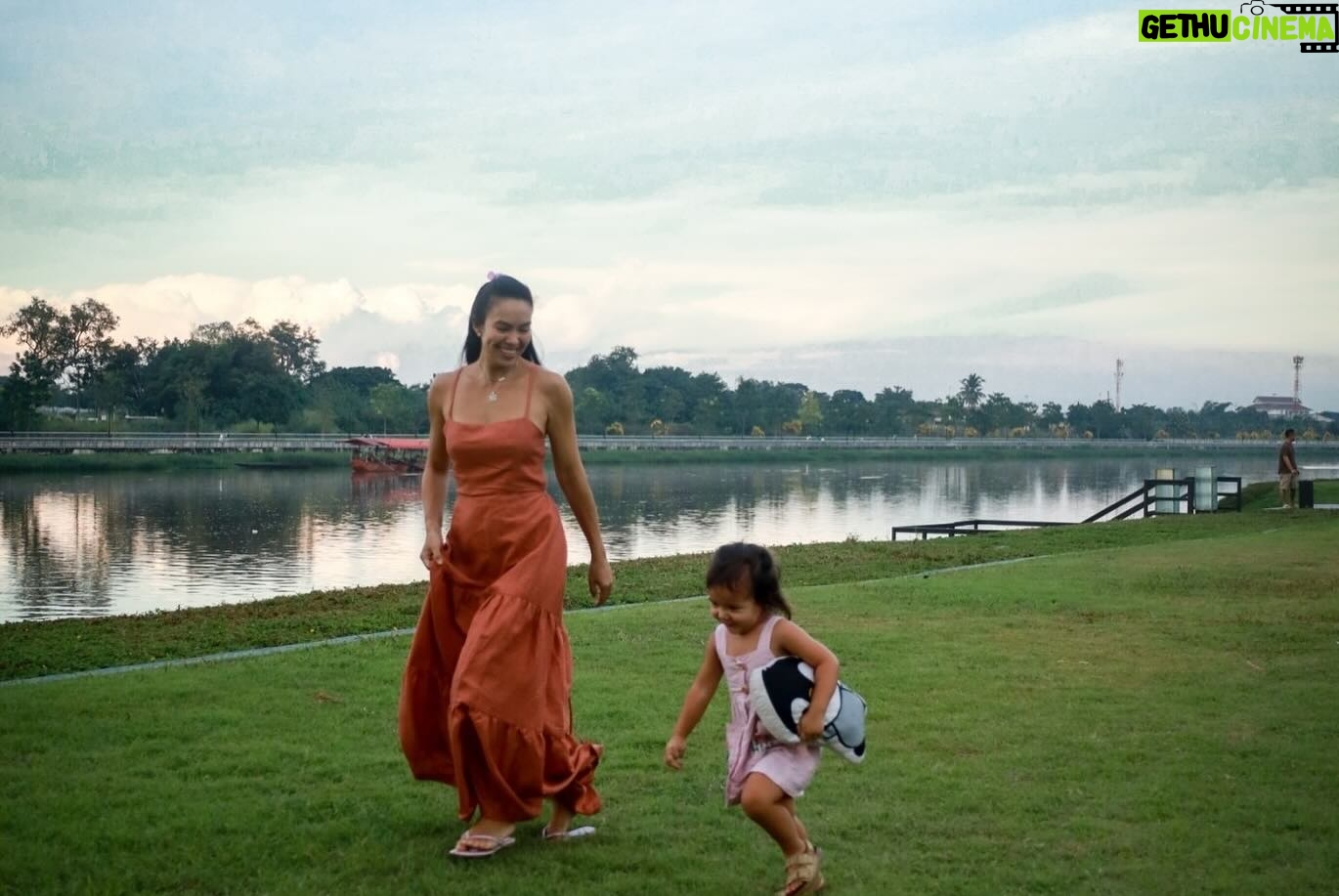Taya Rogers Instagram - Such a wonderful day @lemeridienchiangrai 🥰 Mila loved our riverside picnic 🧺🌳 Can’t wait to explore Chiangrai 🏞️