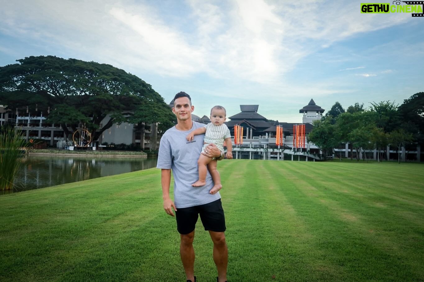 Taya Rogers Instagram - Such a wonderful day @lemeridienchiangrai 🥰 Mila loved our riverside picnic 🧺🌳 Can’t wait to explore Chiangrai 🏞️