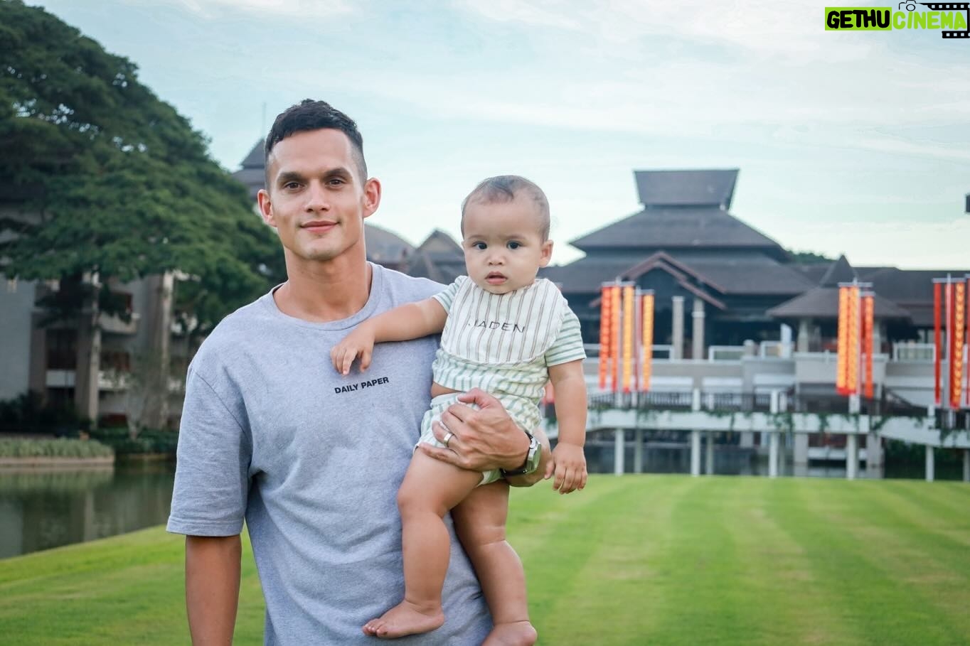 Taya Rogers Instagram - Such a wonderful day @lemeridienchiangrai 🥰 Mila loved our riverside picnic 🧺🌳 Can’t wait to explore Chiangrai 🏞️