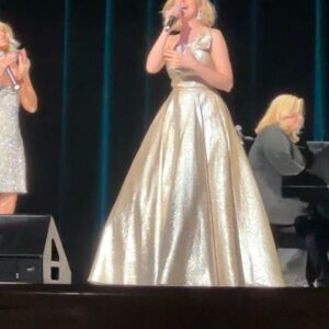 Taylor Cole Instagram - What a spectacular way to kick off 👯‍♀️👯‍♀️👯‍♀️ @hallmarkchannel #countdowntochristmas🎄with @therockettes from @radiocitymusichall that celebrates the bygone era of New York City,
which is the setting of tonight's film screening #aholidayspectacular only on @hallmarkchannel with @ginnaclaire 😍 #makeunforgettablehappen 💝#hugethankyou