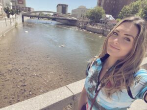 Taylor Cole Instagram - Let’s start with @renotahoe a four-season resort destination where America’s largest alpine lake meets “The Biggest Little City in the World.”
A must visit is downtown’s Riverwalk District where you can find anything from fine dining to casual farm-to-table spots. Also tons of craft brewing and cocktail  hotspots with shopping in between. I stopped at @libertyexchange before hitting the links at @redhawkgolfandresort which has been awarded the best golf course in Reno for 2022. 
Followed that up with superb dinner, cocktails and incredible service at @brasseriesaintjames before checking into @peppermillreno for the night. With more time I would’ve hit the spa but room service alone felt like a getaway. #adforadventure #tahoerenogolfmediatour