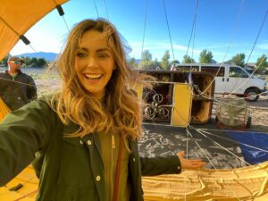 Taylor Cole Instagram - Higher than a kite🎈A Tahoe must! 😍 Come fall in love with @laketahoeballoons ‘ #Juliet she even takes off from the lake!!! Fun and educational with @laketahoeballoonpilot 🥂#adforadventure #tahoerenogolfmediatour