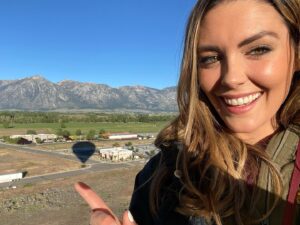 Taylor Cole Instagram - Higher than a kite🎈A Tahoe must! 😍 Come fall in love with @laketahoeballoons ‘ #Juliet she even takes off from the lake!!! Fun and educational with @laketahoeballoonpilot 🥂#adforadventure #tahoerenogolfmediatour