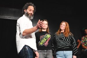 Taylor Lorenz Instagram - November 25, 2023 ASSSSCAT with monologist @taylorlorenz!

📸: @sonyakatarina