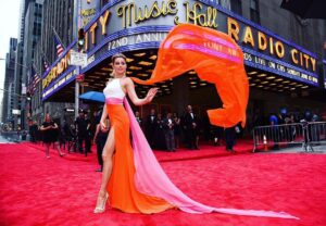 Taylor Louderman Instagram - 2018 Tony Award Loser 👍🏻Custom @csiriano   @lagos_jewelry   @jennyandersonphoto
#tonyawards #siriano #broadway