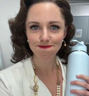 Taylor Louderman Instagram - Muny shows are a giant trust fall. You have 11 days to rehearse, and you never run the show with all of the elements (orchestra, costumes, props, lighting, set, etc) until opening night. Somehow it always comes together — they call it @themuny MAGIC 🪄🧞
And just like all those tearful closing night bows from summer theatre camps growing up, I’m always sad to say goodbye to the new friends I made along the way. 🤍🖤
#chess #muny #musicaltheatre
