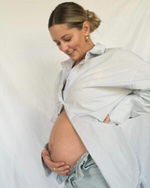 Taylor Louderman Instagram - Growing a human is the most rewarding and challenging thing I’ve ever done. Constantly in awe of the female body.

Comment ur tips on the transition to two?

#maternity #27weeks
@madloudphotos