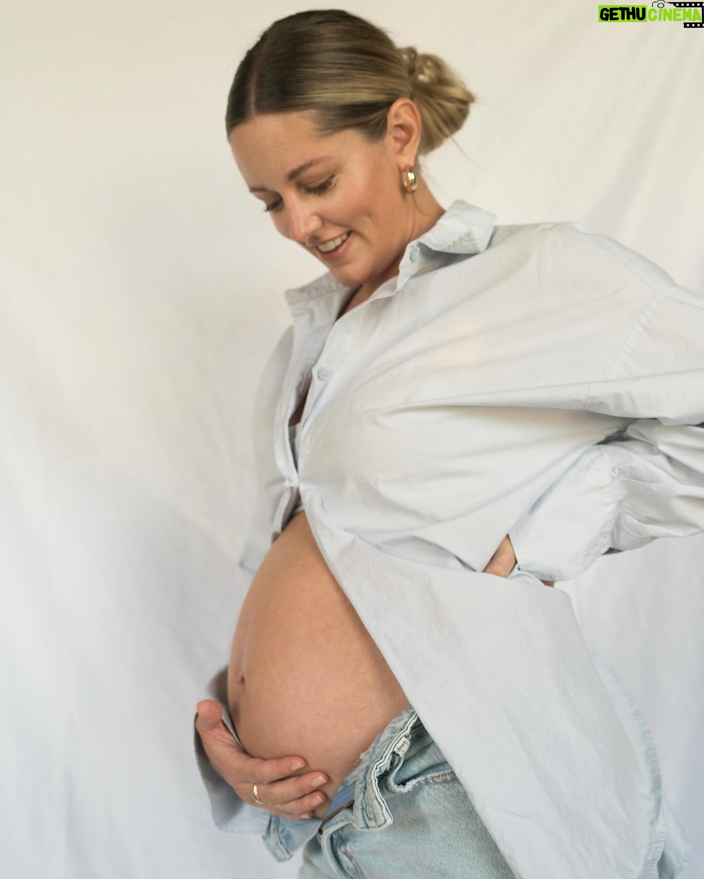 Taylor Louderman - 9.1K Likes - Growing a human is the most rewarding and challenging thing I’ve ever done. Constantly in awe of the female body.
Comment ur tips on the transition to two?
#maternity #27weeks
@madloudphotos
