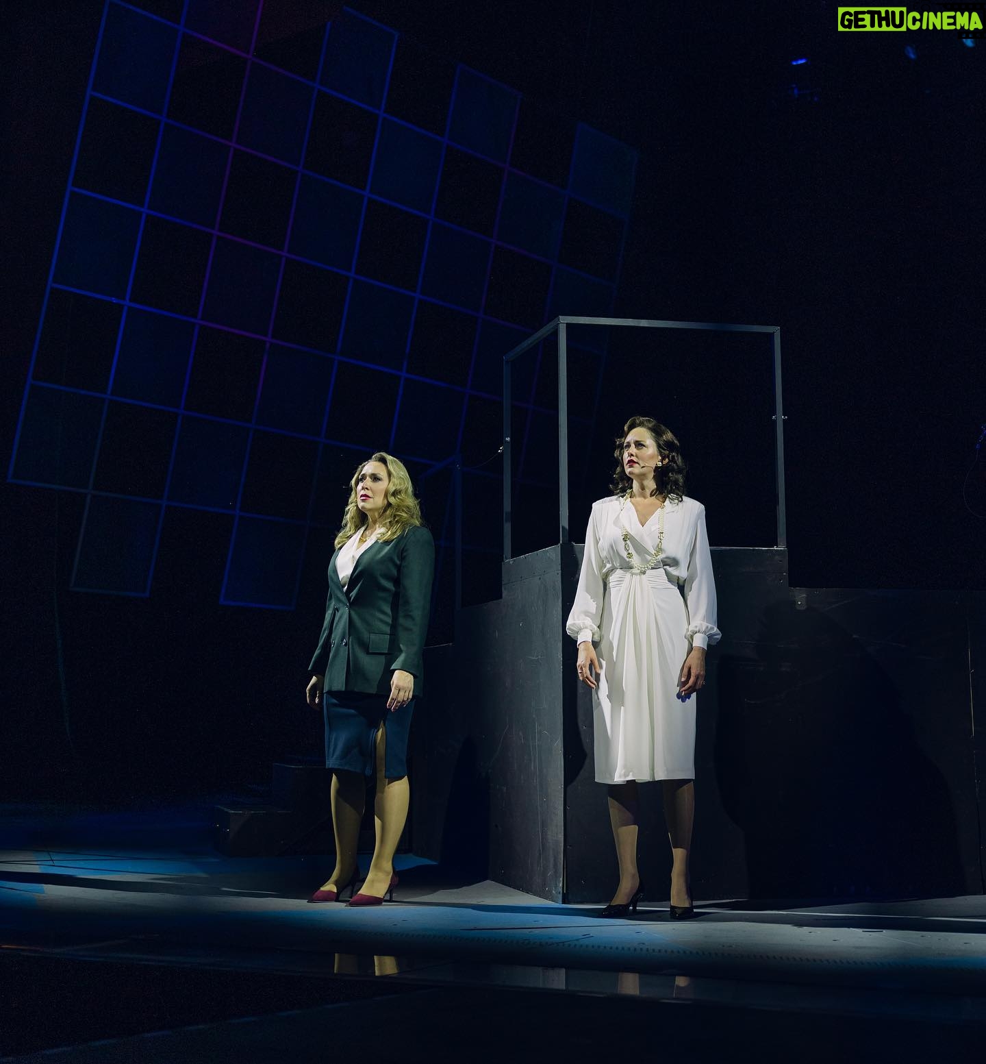 Taylor Louderman - 10.8K Likes - Muny shows are a giant trust fall. You have 11 days to rehearse, and you never run the show with all of the elements (orchestra, costumes, props, lighting, set, etc) until opening night. Somehow it always comes together — they call it @themuny MAGIC 🪄🧞
And just like all those tearful closing night bows from summer theatre camps growing up, I’m always sad to say goodbye to the new friends I made along the way. 🤍🖤
#chess #muny #musicaltheatre