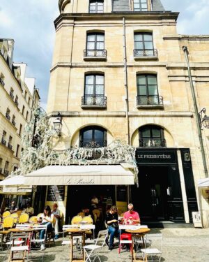 Taylor Louderman Instagram - Je reviens tout de suite, Paris. ✌🏻
#paris #travel