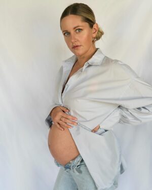 Taylor Louderman Instagram - Growing a human is the most rewarding and challenging thing I’ve ever done. Constantly in awe of the female body.

Comment ur tips on the transition to two?

#maternity #27weeks
@madloudphotos