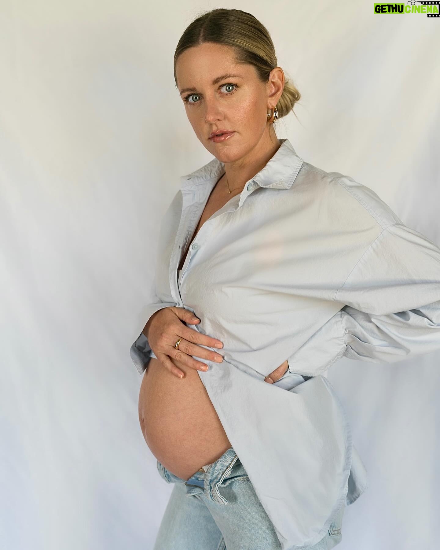 Taylor Louderman - 9.1K Likes - Growing a human is the most rewarding and challenging thing I’ve ever done. Constantly in awe of the female body.
Comment ur tips on the transition to two?
#maternity #27weeks
@madloudphotos