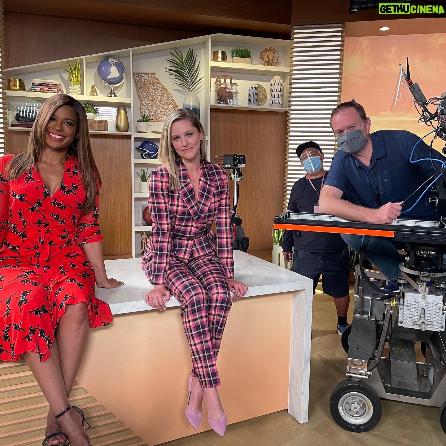 Taylor Louderman - 8.2K Likes - Had a blast bringing you the ridiculous news on #Kenan @nbc ! Season Finale tonight! 🤗🤗🤗
Big thanks to everyone behind the scenes who helped make it possible. ❤️