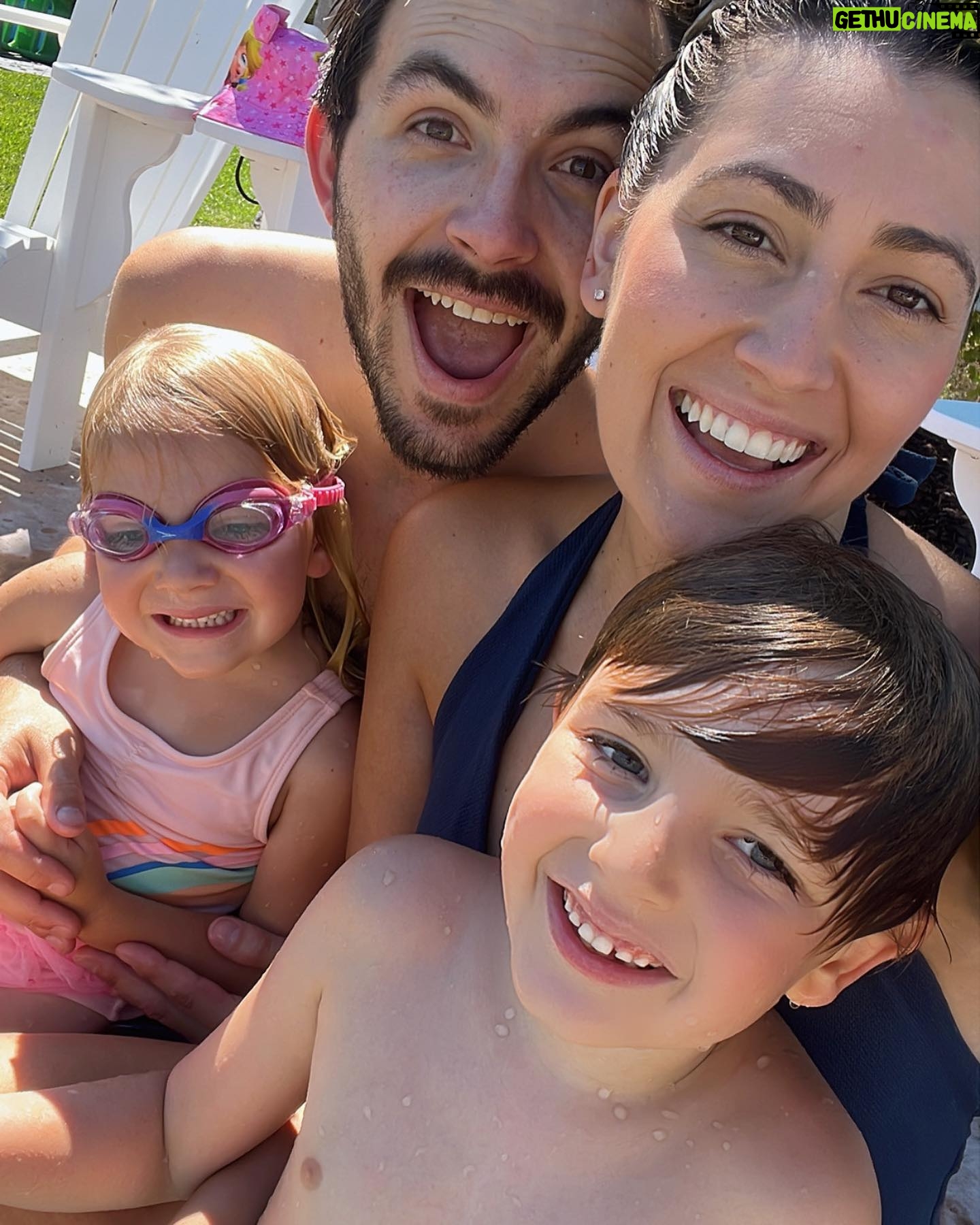 Taylor Dooley Instagram - Family fun in the sun on this beautiful Saturday ☀️😍