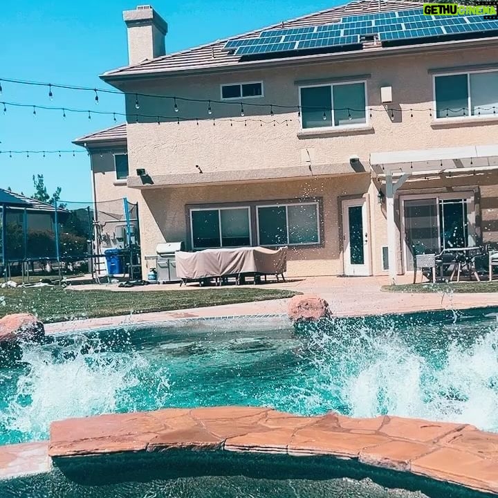 Taylor Dooley Instagram - Family fun in the sun on this beautiful Saturday ☀️😍