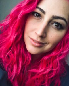 Taylor Dooley Instagram - missing my pink hair 🎀