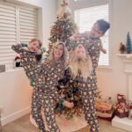 Taylor Dooley Instagram - We had the most beautiful Christmas Day yesterday filled with all our favorite people, so much love, laughter, smiles, joy, presents, and makeovers (courtesy of little miss Adaline and her new makeup set swipe over to see the results 😂)!! 🎁🎄😍 Celebrating the true gift of the season, Jesus 🥰 Wishing you all the most blessed day yesterday and an amazing holiday season from our family to yours 💛