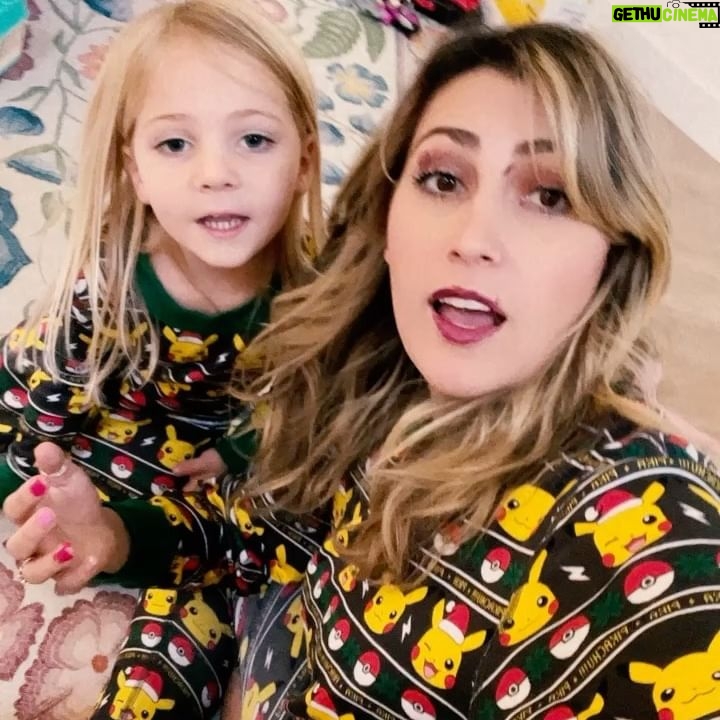 Taylor Dooley Instagram - We had the most beautiful Christmas Day yesterday filled with all our favorite people, so much love, laughter, smiles, joy, presents, and makeovers (courtesy of little miss Adaline and her new makeup set swipe over to see the results 😂)!! 🎁🎄😍 Celebrating the true gift of the season, Jesus 🥰 Wishing you all the most blessed day yesterday and an amazing holiday season from our family to yours 💛