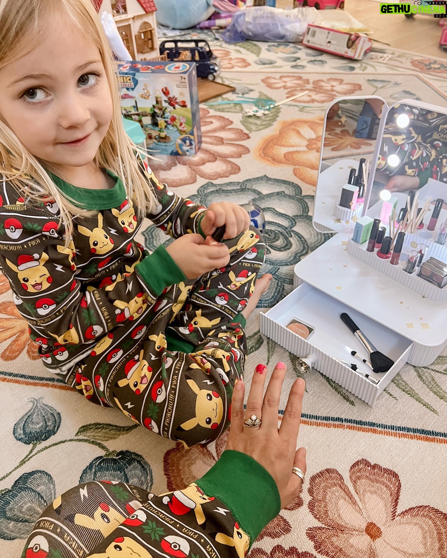 Taylor Dooley Instagram - We had the most beautiful Christmas Day yesterday filled with all our favorite people, so much love, laughter, smiles, joy, presents, and makeovers (courtesy of little miss Adaline and her new makeup set swipe over to see the results 😂)!! 🎁🎄😍 Celebrating the true gift of the season, Jesus 🥰 Wishing you all the most blessed day yesterday and an amazing holiday season from our family to yours 💛