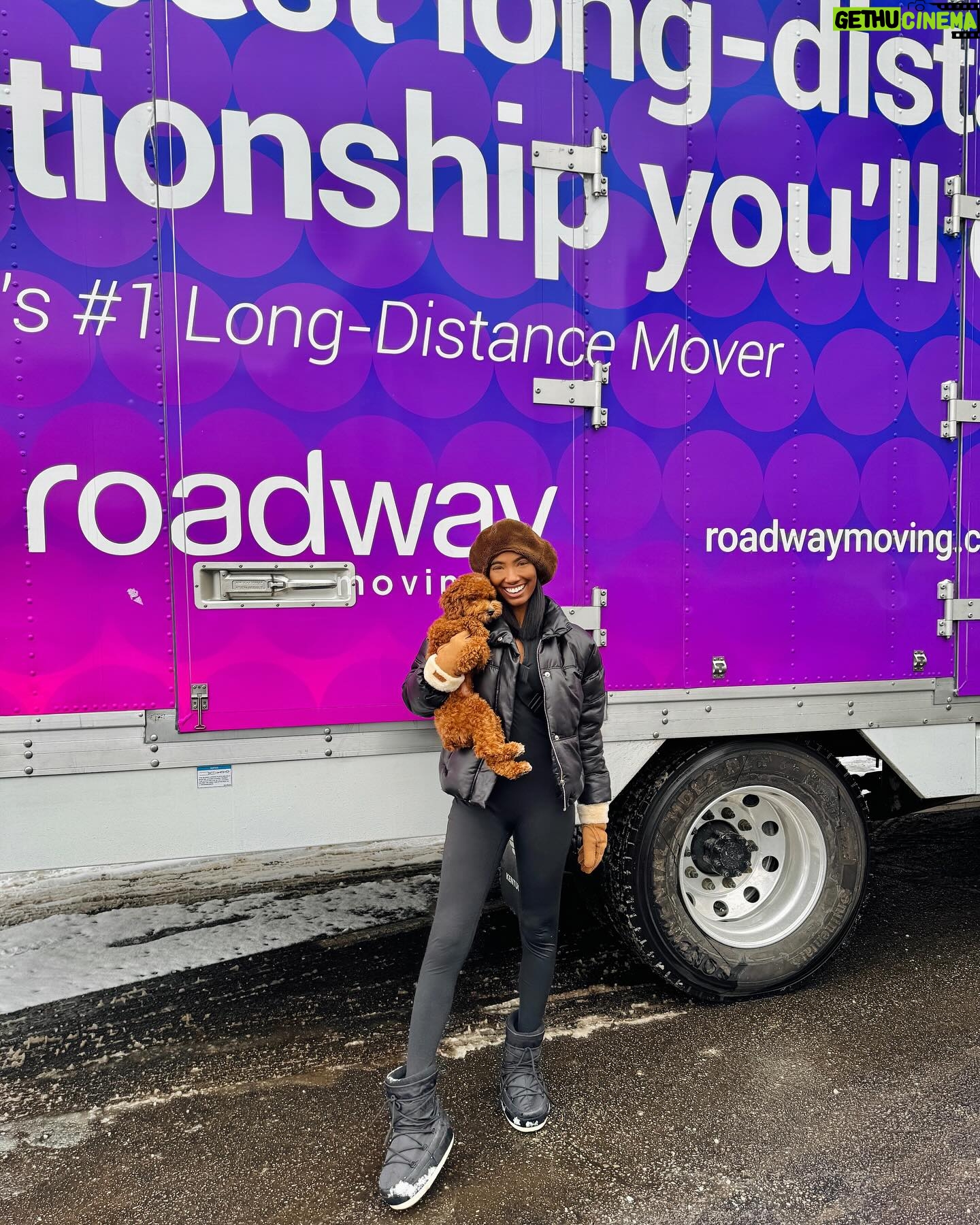 Taylor Hale Instagram - I’ve always heard amazing things about @roadwaymoving , but watching my movers manage a move in the SNOW blew me away. These guys did not disappoint 🖤 #roadwaymoving #movewithroadway