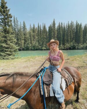 Taylor Hickson Instagram - makes sense they named my horse chili, cause my ass be hurtin’🌶🐎