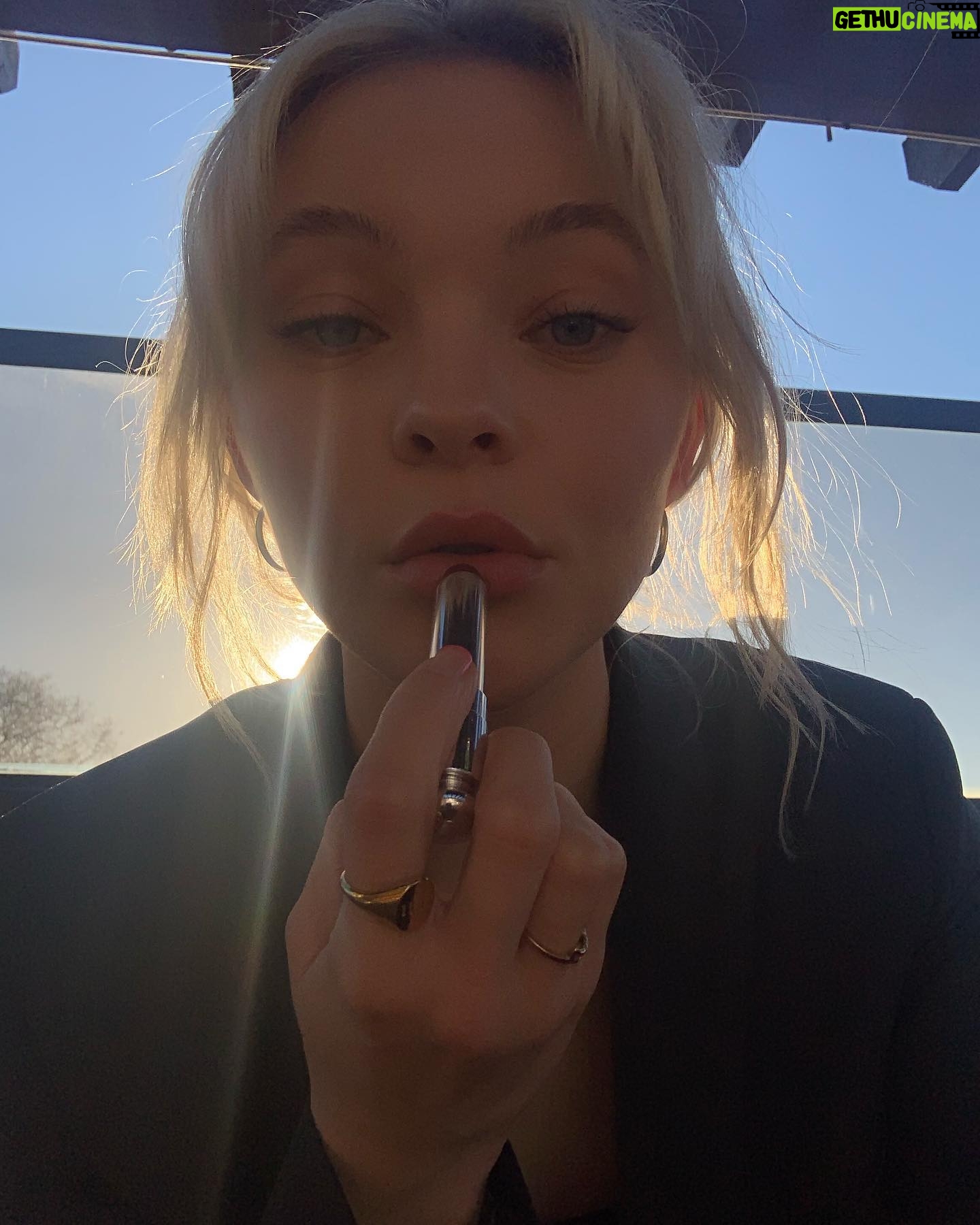 Taylor Hickson Instagram - flurry of friends & places