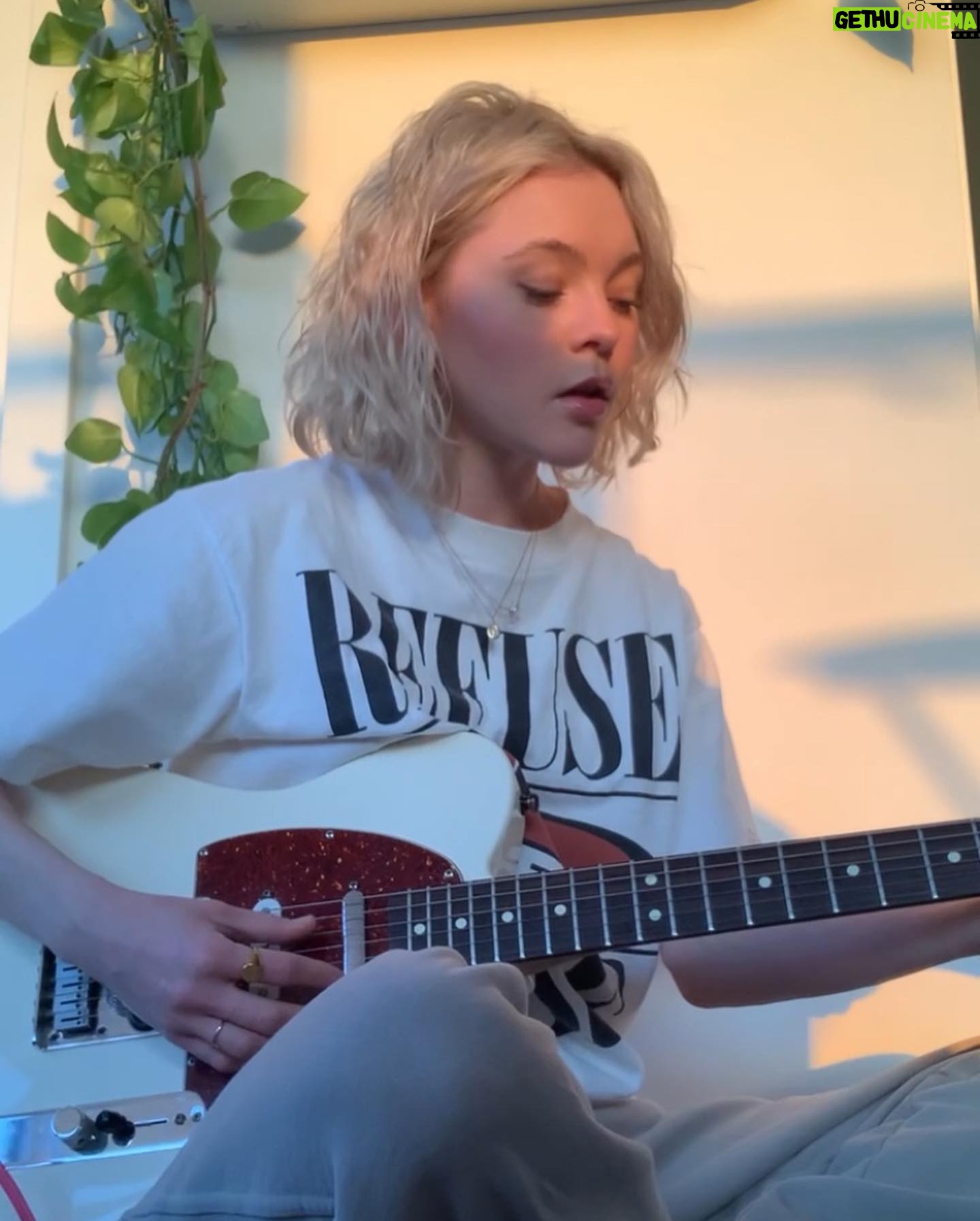 Taylor Hickson Instagram - camera roll barf