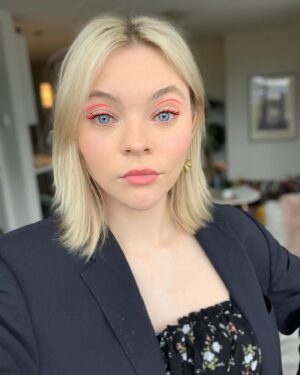 Taylor Hickson Instagram - we wrapped season 2! 

fun glam moment from promo 🌷