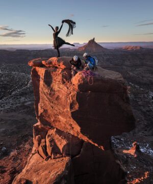 Taylor Rees Instagram - Throw back to that time I thought I was doing some meaningful mourning-the-loss-of-protected-land performance art but really just made two very sweet climbers feel uncomfortable on their summit moment. The take away here is following through on your wackiest of ideas is important even tho nothing ever really turns out the way you envision it, but perhaps its best to also pack homemade cookies for anyone’s day you make extremely awkward along the way 😜😜😜 [whoever you two are, I owe you some cookies]

~

@renan_ozturk @sonyalpha @adorama #sonyartisan @protectbearsears @friends_of_indian_creek @accessfund