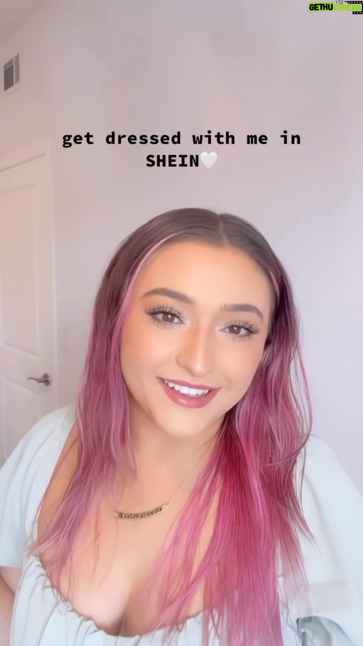 Teilor Grubbs - 3 Likes - pick my date night outfit out with me💘
@sheinofficial @shein_us
code: Teilor15
#sheinforall #shein #sheinpartner
search IDs
green dress : 8209387
green sweater: 11517091
black & white sweater: 10963549
