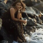 Teja Venkatesh Instagram - “Embracing the serenity of a breezy beach day, draped in a black saree, with the sunset as my companion. What more could one ask for?” : In frame @tejavenkateshoffl ✨ Shot by @sriram.k_dop ✨ Mua @sha_thebridesroom ✨