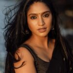 Teja Venkatesh Instagram - “Embracing the serenity of a breezy beach day, draped in a black saree, with the sunset as my companion. What more could one ask for?” : In frame @tejavenkateshoffl ✨ Shot by @sriram.k_dop ✨ Mua @sha_thebridesroom ✨