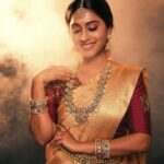 Teja Venkatesh Instagram - Dreamy 🤍 Saree draping @d_sareedrapist Makeup @jeru_bridal_studioo Saree @sesha_bridalwear Camera @aadhityasivam Jewels @chennai_jazz Hairdo @shadesofyourdream Makeup Assistant @rajime27_makeover_hub #tejavenkatesh #tejainsaree #saree #chennai #traditional #sareelove #tejavenkatesh😍😍