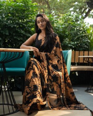 Teja Venkatesh Instagram - Absolutely! Sarees are known for their elegance and can enhance one's beauty. The variety in colors and styles adds to their charm. Whats your favorite type of saree? 

Saree @aneeqaofficial 
📸 @vinoj_dop