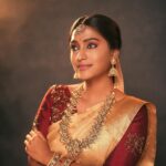 Teja Venkatesh Instagram - Dreamy 🤍 Saree draping @d_sareedrapist Makeup @jeru_bridal_studioo Saree @sesha_bridalwear Camera @aadhityasivam Jewels @chennai_jazz Hairdo @shadesofyourdream Makeup Assistant @rajime27_makeover_hub #tejavenkatesh #tejainsaree #saree #chennai #traditional #sareelove #tejavenkatesh😍😍