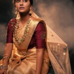 Teja Venkatesh Instagram – One doesn’t just wear attire but embraces a legacy of splendor, embodying the essence of royalty with every graceful movement, evoking the timeless allure of Indian heritage and culture. 🤍 

Saree draping @d_sareedrapist 
Makeup @jeru_bridal_studioo 
Saree @sesha_bridalwear 
Camera @aadhityasivam 
Jewels @chennai_jazz 
Hairdo @shadesofyourdream 
Makeup Assistant @rajime27_makeover_hub 

#tejavenkatesh #tejainsaree #saree #chennai #traditional #sareelove #tejavenkatesh😍😍