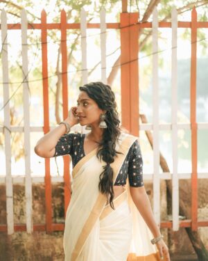 Teja Venkatesh Instagram - 🤍🤍✨✨ 

📸 @snipershotphotography 
 Saree @aneeqaofficial 
Makeup @shobsmakeover 
Draping @d_sareedrapist 
Hair @pooja_hairstylist_