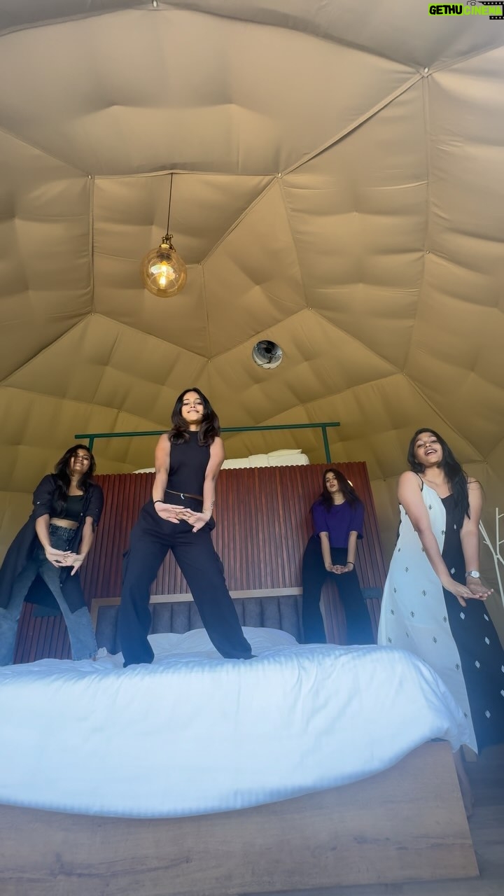 Teja Venkatesh Instagram - Pov : When girls gang plan a trip 😎🥳 Location @willmount_ . . #vagamon #girlstrip #girlswholikegirls #girlsbestfriend #trending #trendingreels #vibe #tamilsong #reels #reelitfeelit #reelsinstagram #instagood #instagram #instadaily #like #friendship #parveenofficial