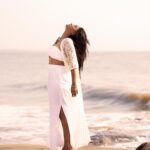 Teja Venkatesh Instagram – In the embrace of the sea, trying to wash away the pain.🌊

📸 @vdop_photography 

H&M: @noormakeup.sculpture 

Stylist: @muthunagaimurugesan 

Wardrobe: @sesha_bridalwear 

Drone shot @ajitricks_ 

Jewels @fineshinejewels 
.
#portrait #fashionable #westernfashion #beach #beauty  #beautyshots #makeup #portraitphotography  #tejavenkatesh #teja #trending #photoshoot