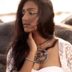 Teja Venkatesh Instagram – In the embrace of the sea, trying to wash away the pain.🌊

📸 @vdop_photography 

H&M: @noormakeup.sculpture 

Stylist: @muthunagaimurugesan 

Wardrobe: @sesha_bridalwear 

Drone shot @ajitricks_ 

Jewels @fineshinejewels 
.
#portrait #fashionable #westernfashion #beach #beauty  #beautyshots #makeup #portraitphotography  #tejavenkatesh #teja #trending #photoshoot