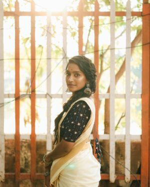 Teja Venkatesh Instagram - 🤍🤍✨✨ 

📸 @snipershotphotography 
 Saree @aneeqaofficial 
Makeup @shobsmakeover 
Draping @d_sareedrapist 
Hair @pooja_hairstylist_