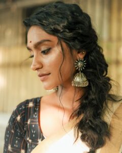 Teja Venkatesh Instagram - 🤍🤍✨✨ 📸 @snipershotphotography Saree @aneeqaofficial Makeup @shobsmakeover Draping @d_sareedrapist Hair @pooja_hairstylist_